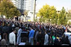 تجمع هواداران پاشایی مقابل بیمارستان (عکس)